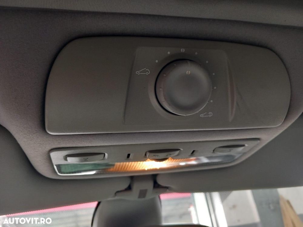 Renault Laguna 2.0 dCi Initiale - 9