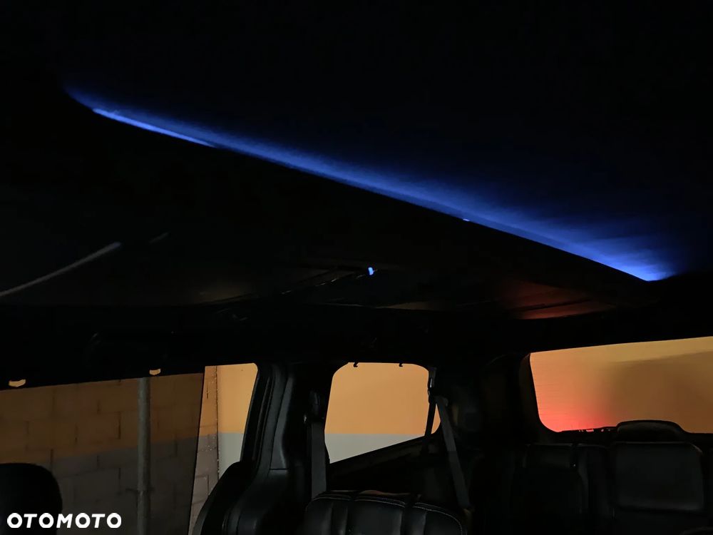 Chrysler Town & Country 3.6 Touring - 16