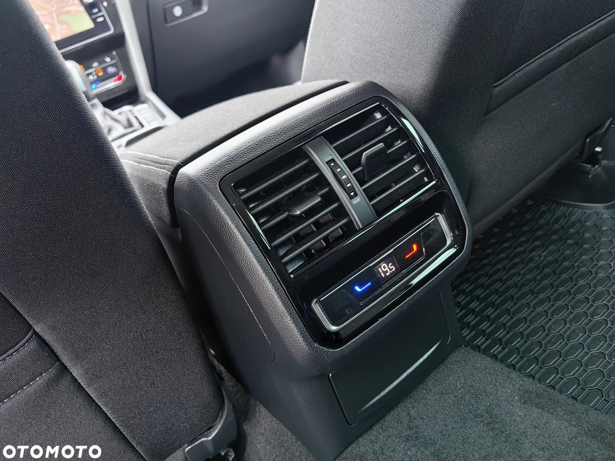Volkswagen Passat Variant 1.5 TSI OPF DSG Highline - 20