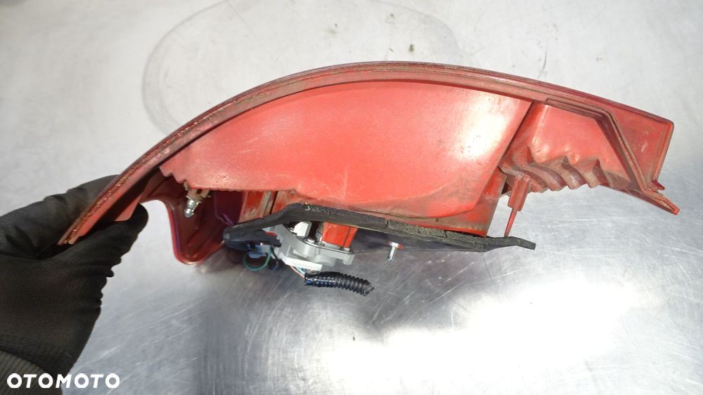 LAMPA LEWA TYLNA TOYOTA YARIS II 1.0 - 6