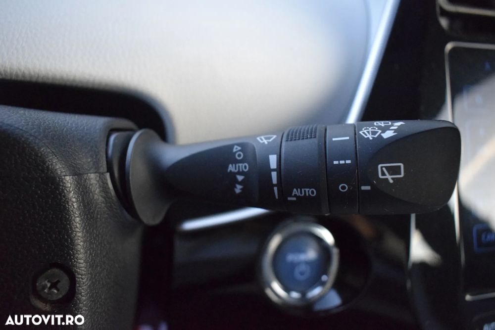 Toyota Prius (Hybrid) Sol Plus - 28