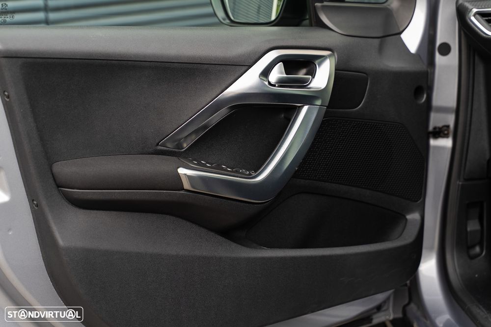 Peugeot 2008 1.2 PureTech Allure EAT6 - 22