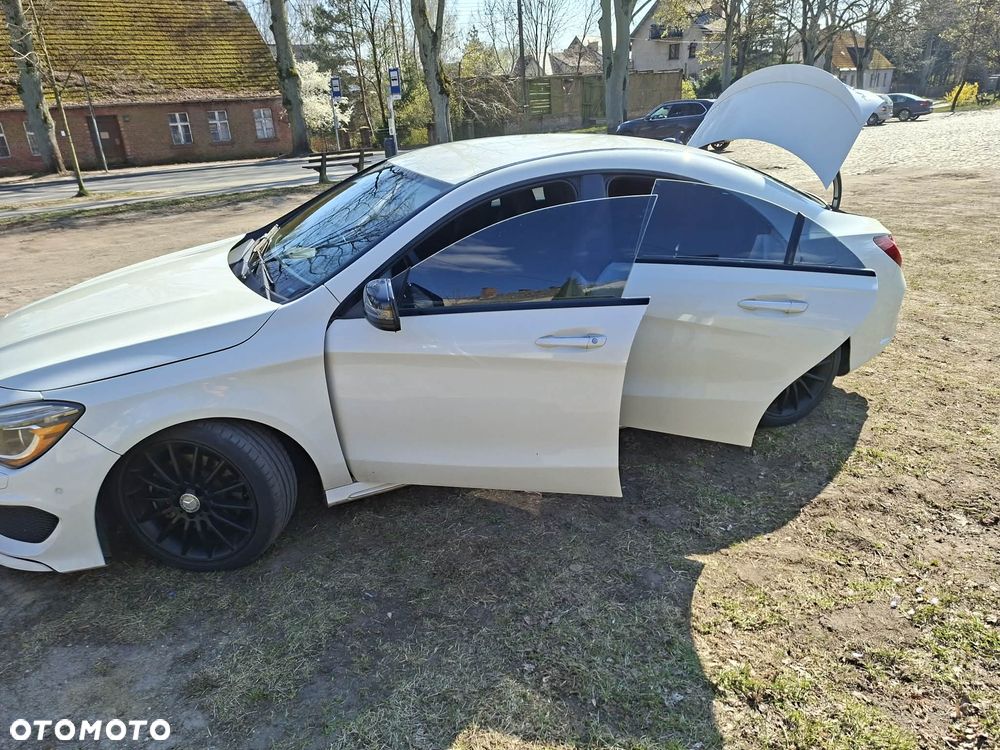 Mercedes-Benz CLA 250 7G-DCT UrbanStyle Edition - 4