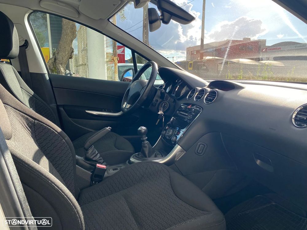 Peugeot 308 1.6 e-HDi Allure CVM6 - 15