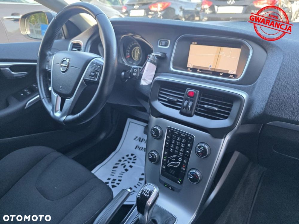 Volvo V40 - 24