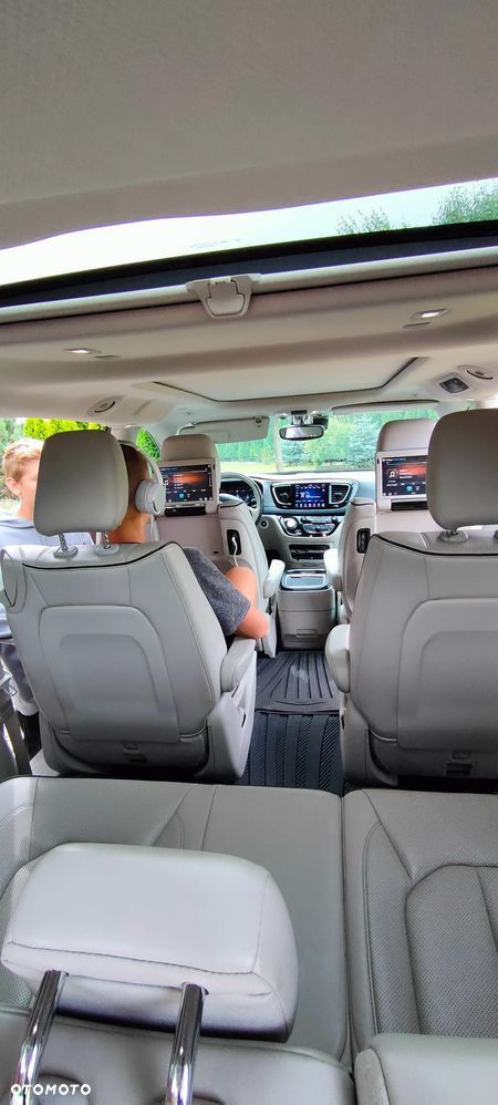 Chrysler Pacifica - 11