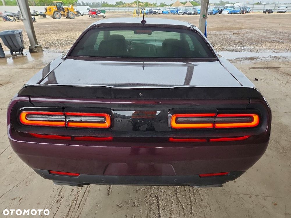 Dodge Challenger - 7