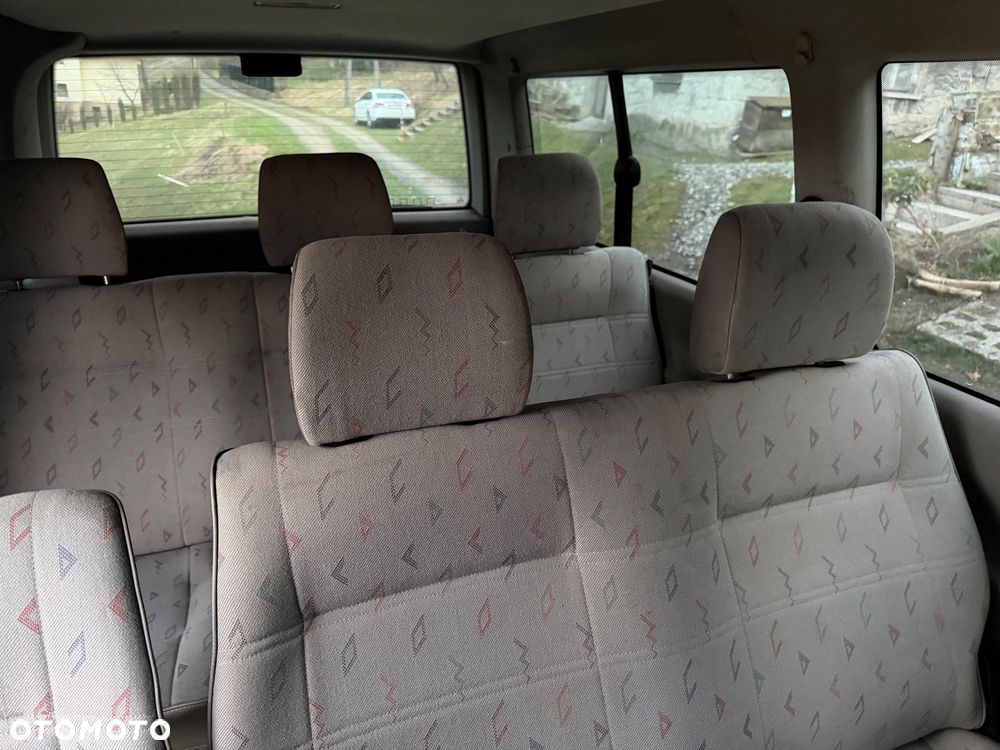 Volkswagen Caravelle - 9