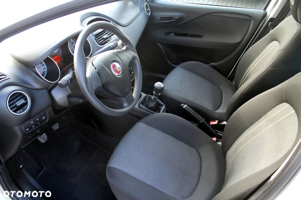 Fiat Punto 1.2 Young - 11