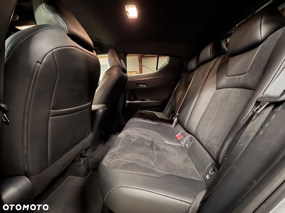 Toyota C-HR Hybrid Lounge - 23