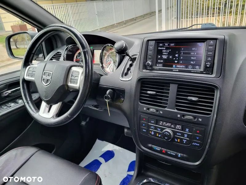 Dodge Grand Caravan 3.6 R/T - 9