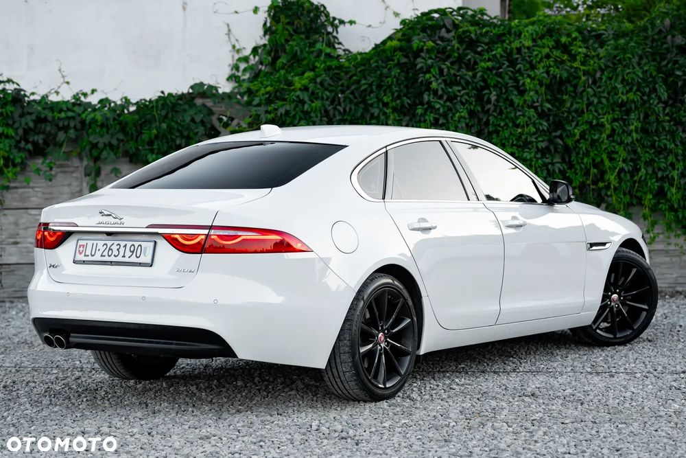 Jaguar XF 20d Prestige - 15