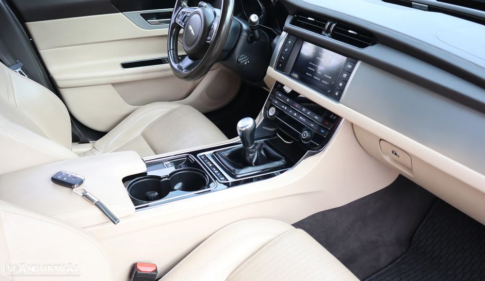 Jaguar XF E-Performance Prestige - 31