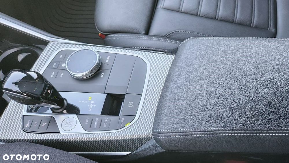 BMW Seria 3 320d xDrive mHEV - 15