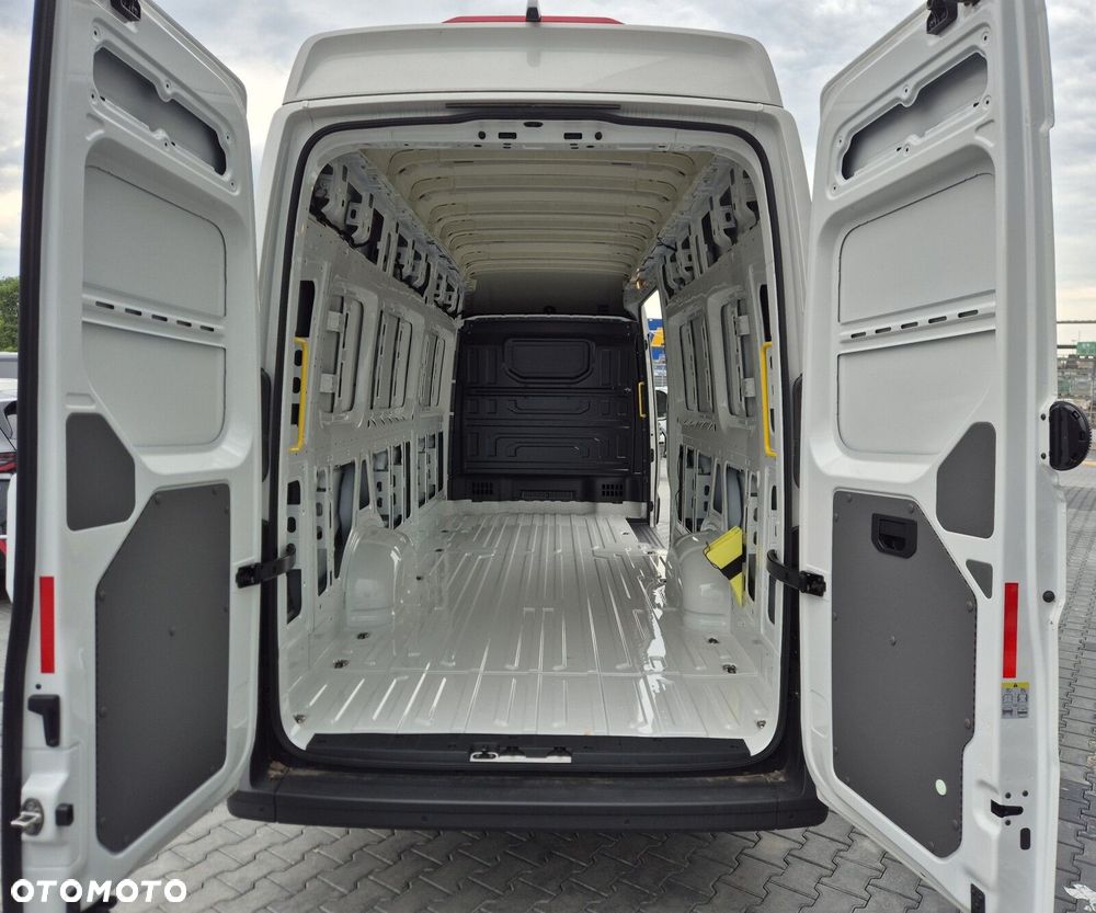Volkswagen Crafter 2.0 TDI Manual - 8