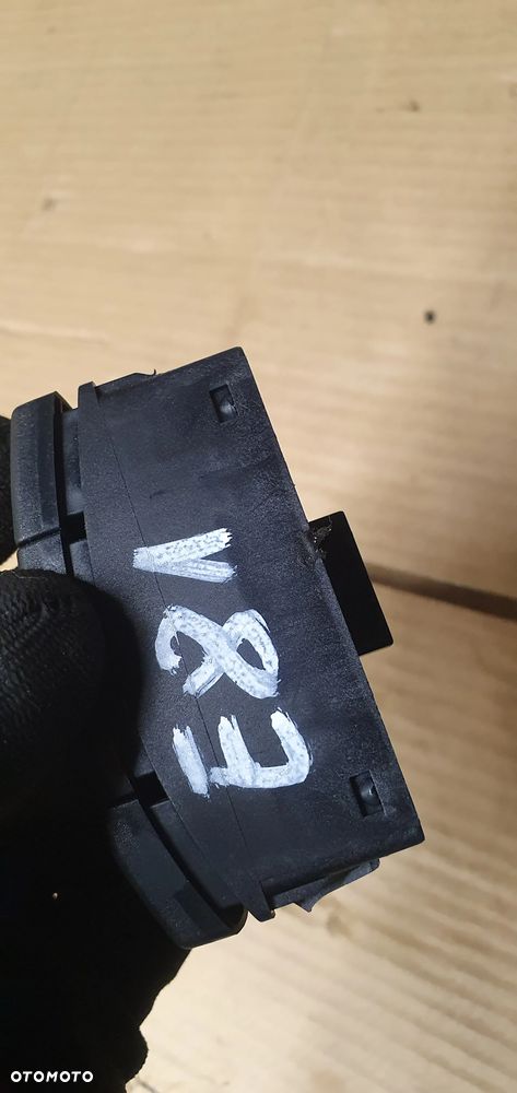 Przełącznik świateł awaryjnych centralnego zamka DTC BMW I E81 E87 6945603 - 6