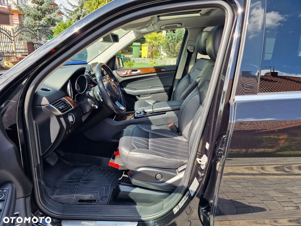 Mercedes-Benz GLS - 23