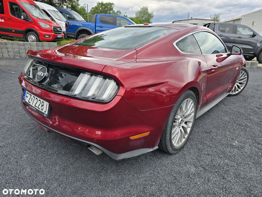 Ford Mustang - 4