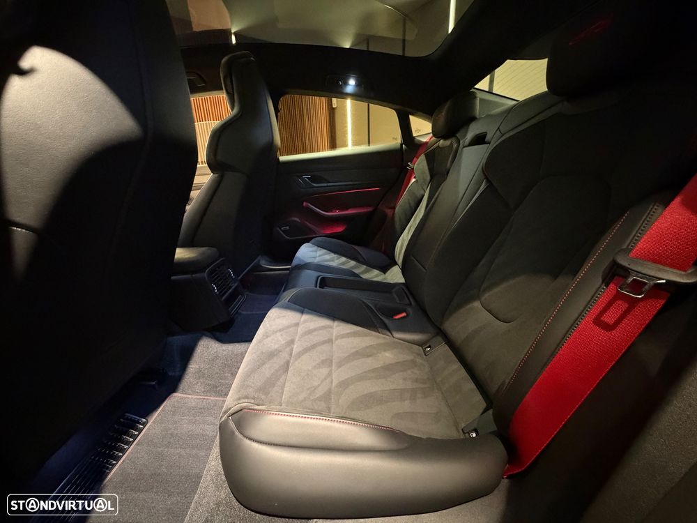 Porsche Taycan GTS - 35