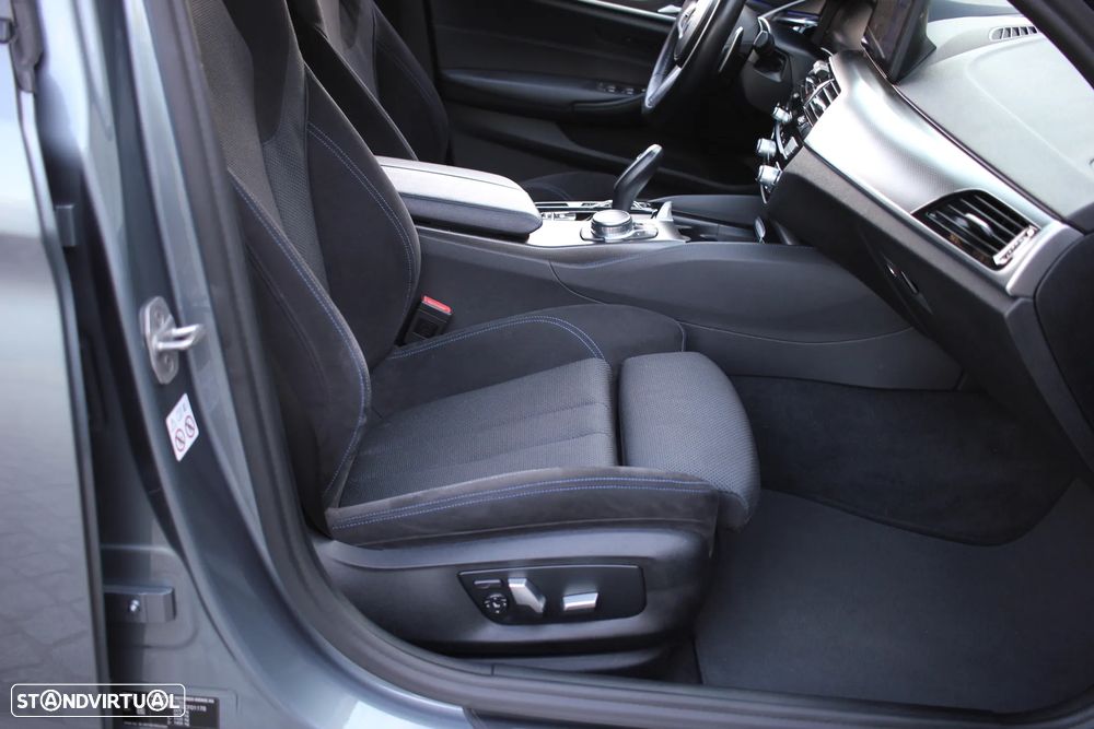 BMW 520 d Pack Desportivo M Auto - 35
