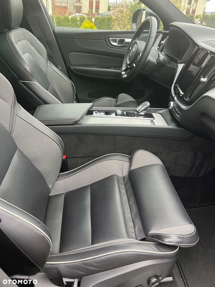 Volvo XC 60 T6 Plug-In Hybrid AWD Plus Dark - 12