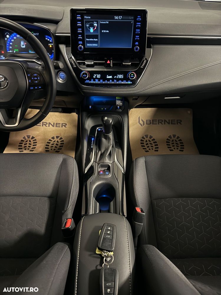 Toyota Corolla 1.8 Hybrid Team Deutschland - 10