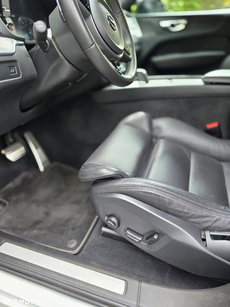 Volvo XC 60 B5 B R-Design - 25