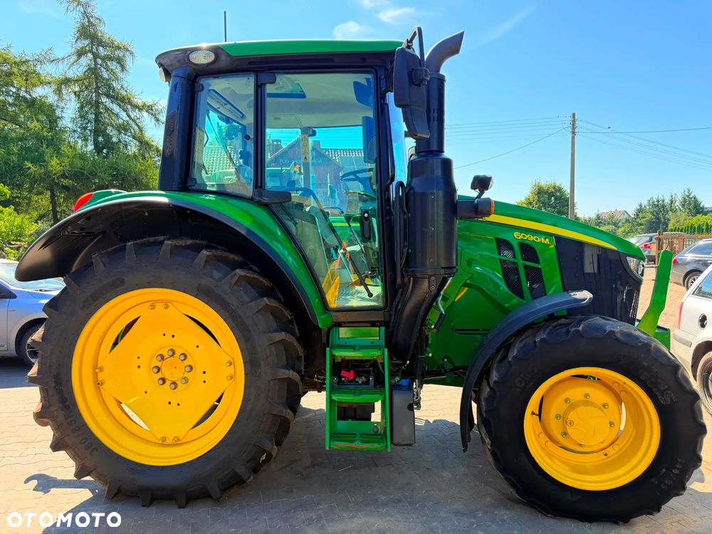 John Deere 6090M - 13