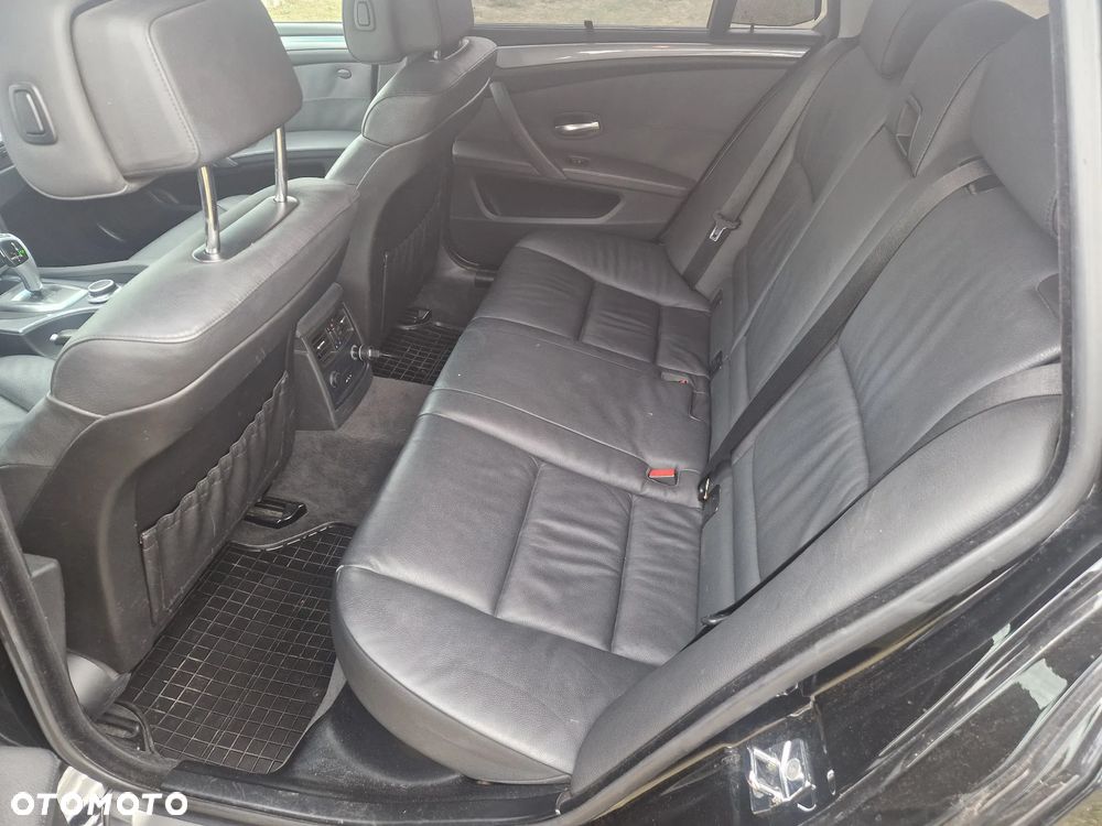 BMW Seria 5 525d - 26