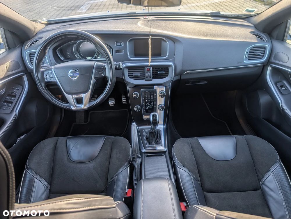 Volvo V40 D3 R Design - 13