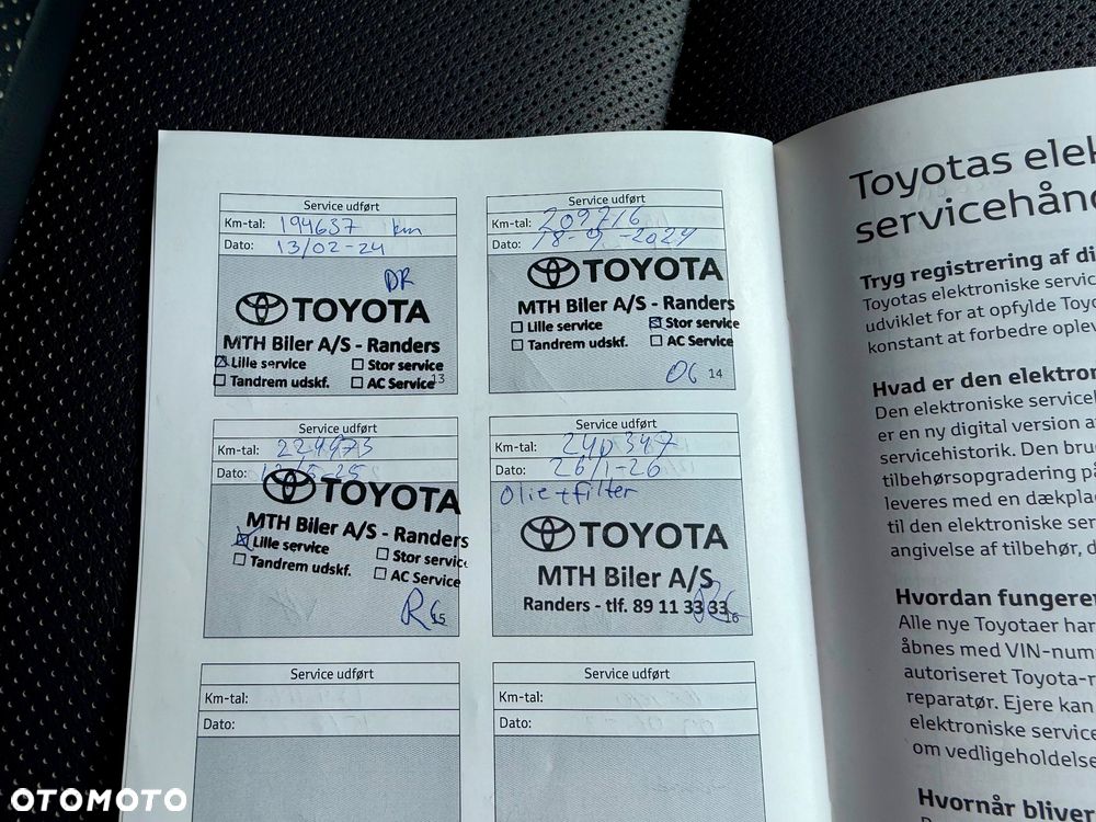 Toyota Avensis Touring Sports 1.8 Executive - 32