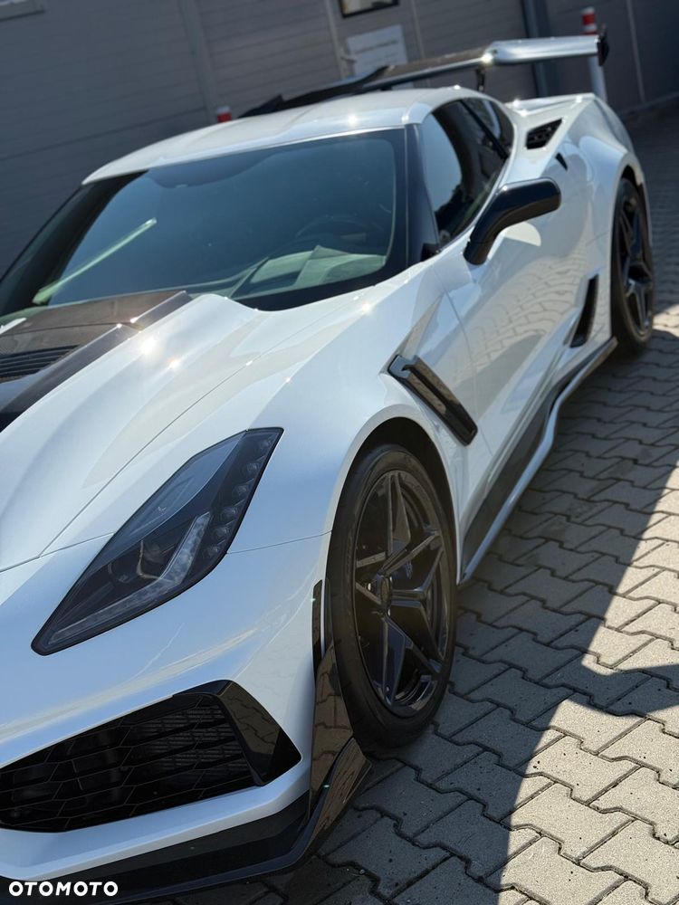 Chevrolet Corvette - 4