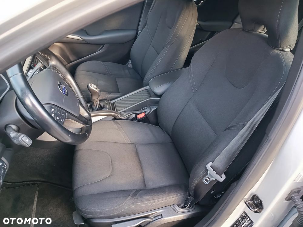 Volvo V40 D2 - 25