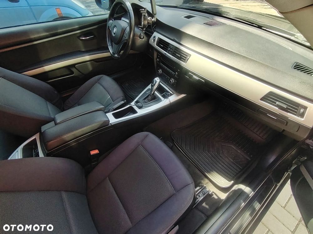 BMW Seria 3 320d xDrive M Sport Edition - 13