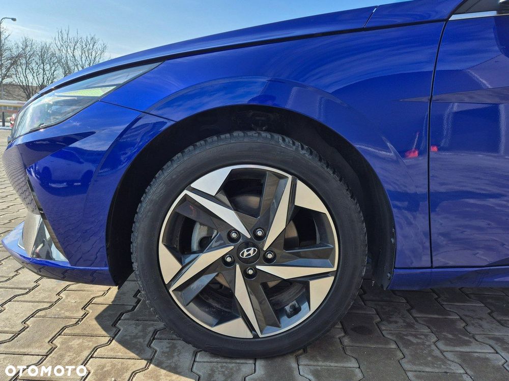 Hyundai Elantra - 12
