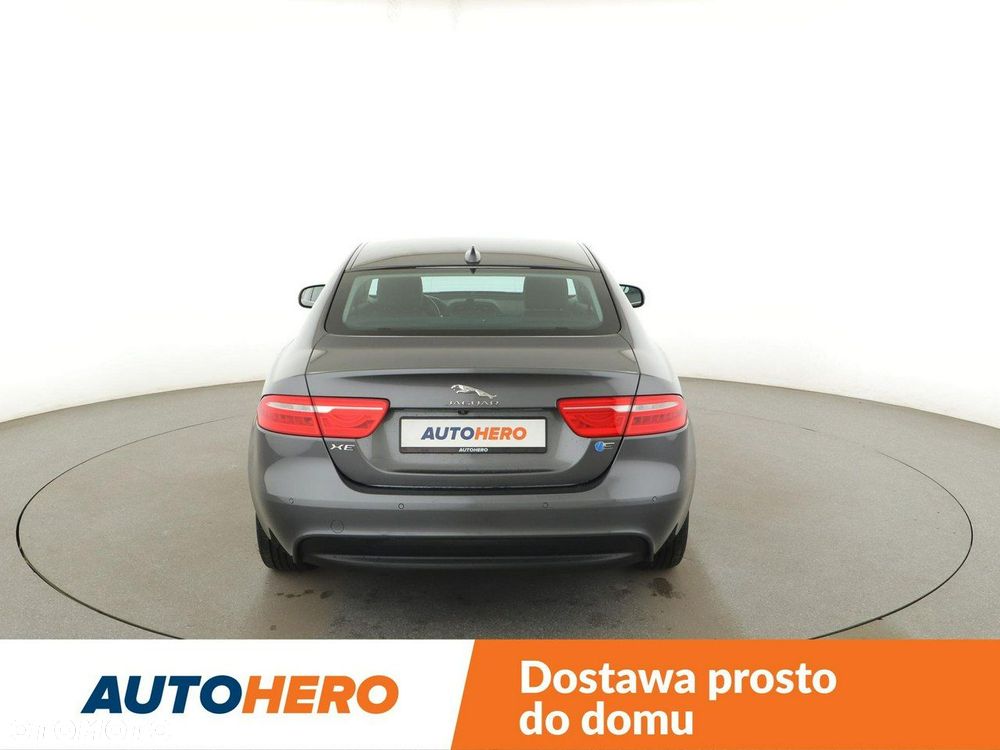 Jaguar XE - 7