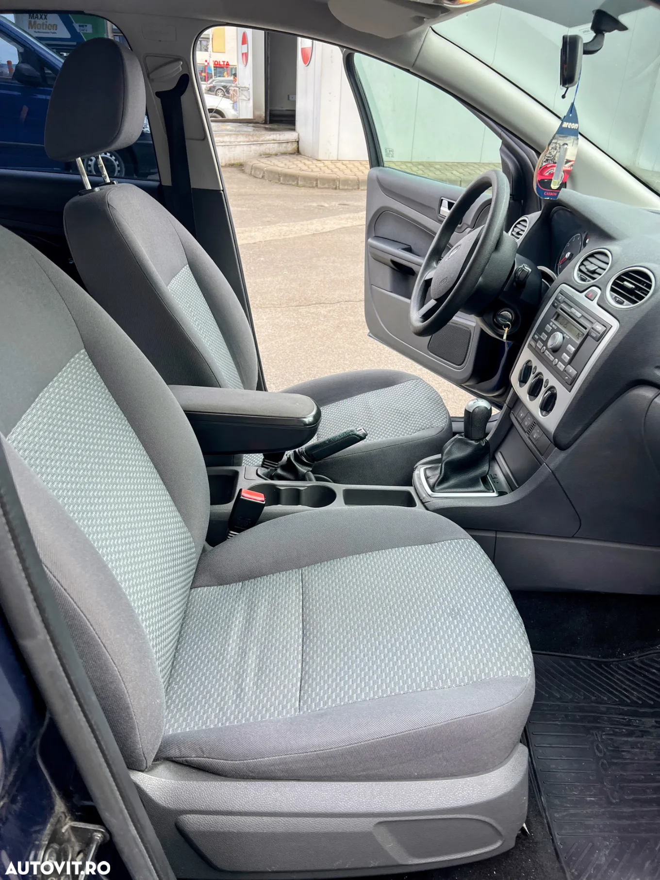 Ford Focus 1.6 Ambiente - 6
