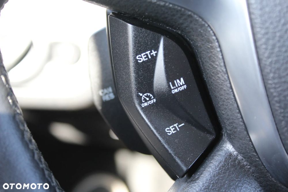 Ford Kuga 2.0 TDCi 2x4 Champions Edition - 19