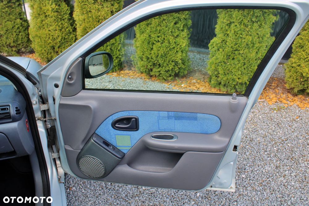 Renault Clio - 19