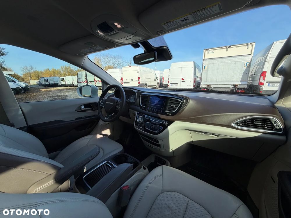 Chrysler Pacifica - 17