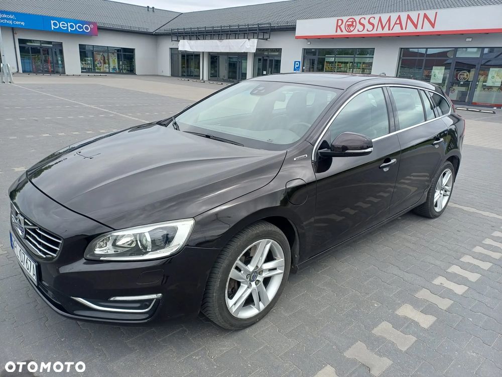 Volvo V60 D6 Plug-In-Hybrid AWD Geartronic Summum - 1
