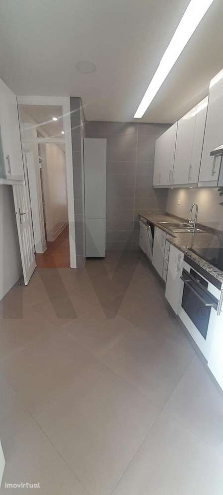 T2 Renovado C/ Varanda Centro Campo Ourique - Grande imagem: 3/15