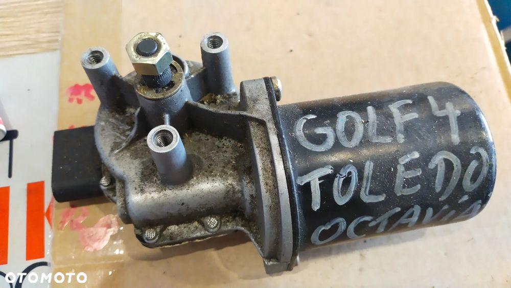 SILNIK WYCIERACZEK PRZEDNICH  TOLEDO OCTAVIA GOLF - 4