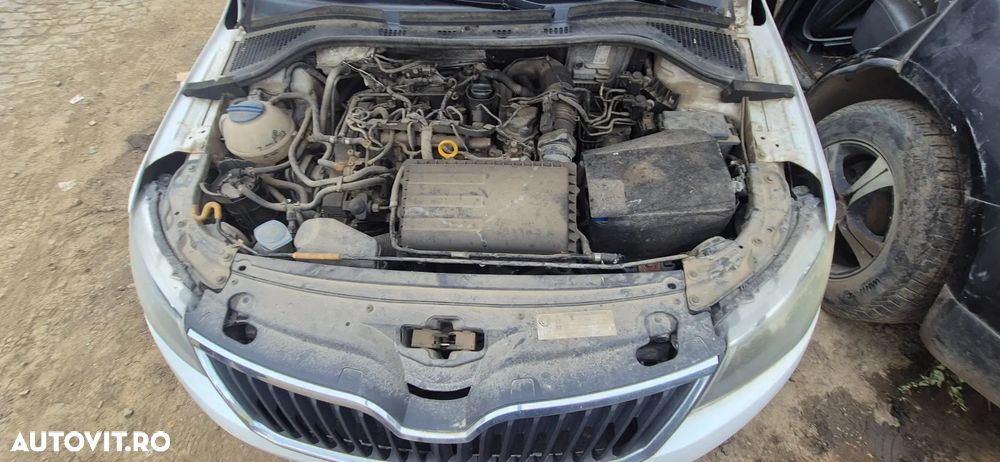 Capota motor / are mici defecte de la pietre / Skoda Rapid 2 2015 / alba - 2