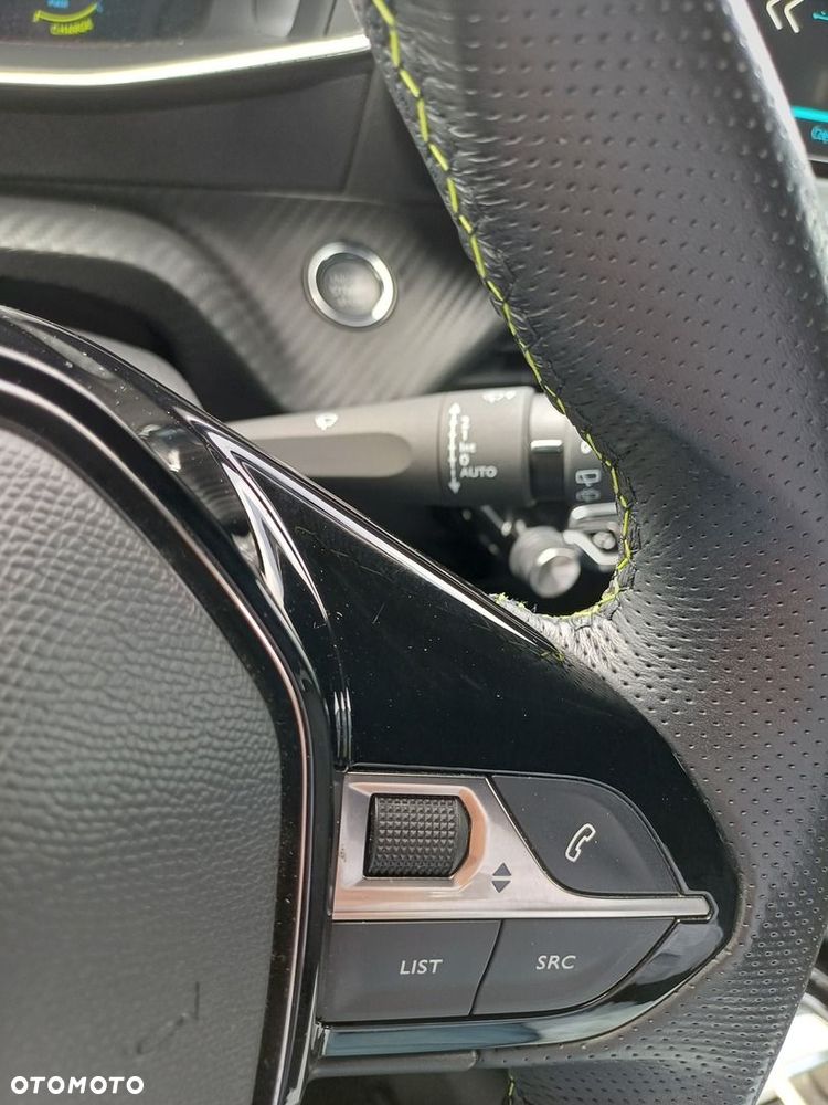Peugeot 208 - 24