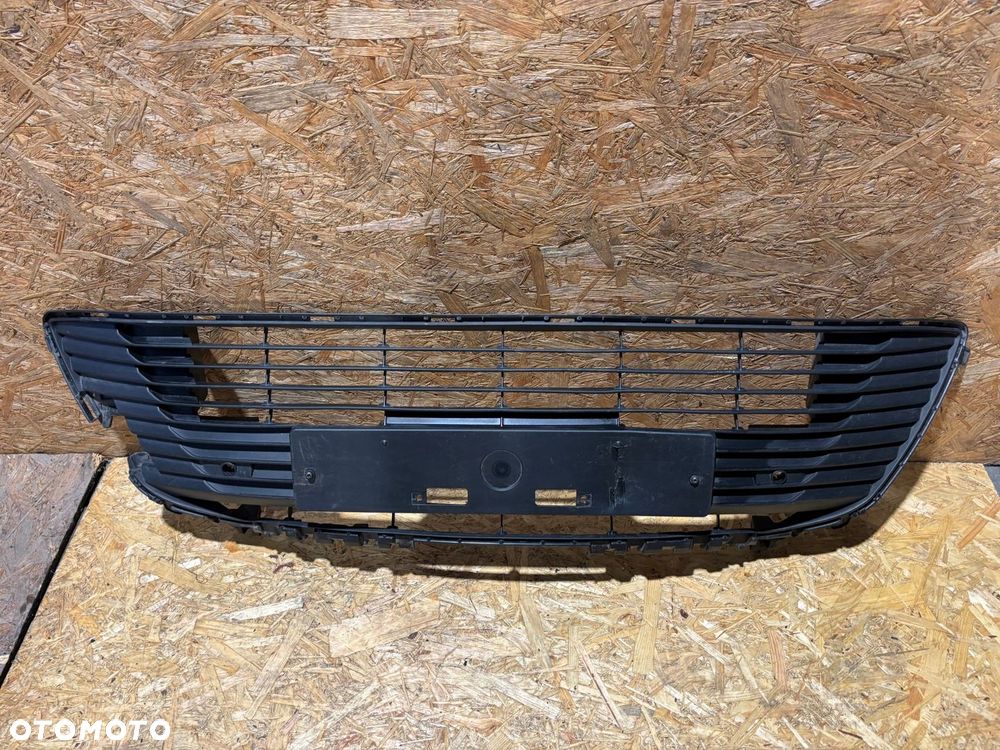 TOYOTA COROLLA E21 ŚROKOWA KRATKA GRILL ATRAPA PRZÓD 53112-02D00 - 1