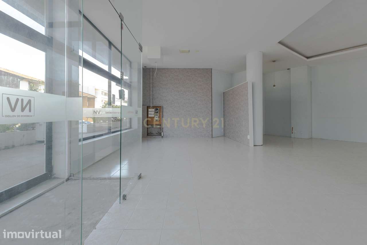 Loja Comercial com 126 m² e 3 Frentes | Avenida Dr. Fernando Aroso | L - Grande imagem: 3/24