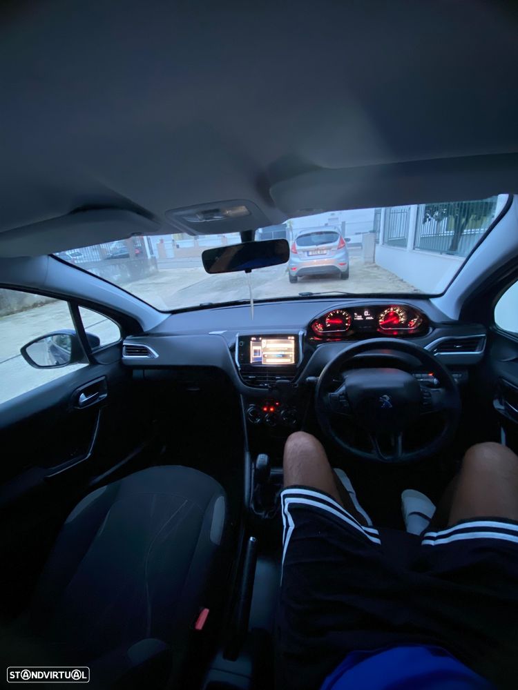 Peugeot 208 HDi 68 Like - 3