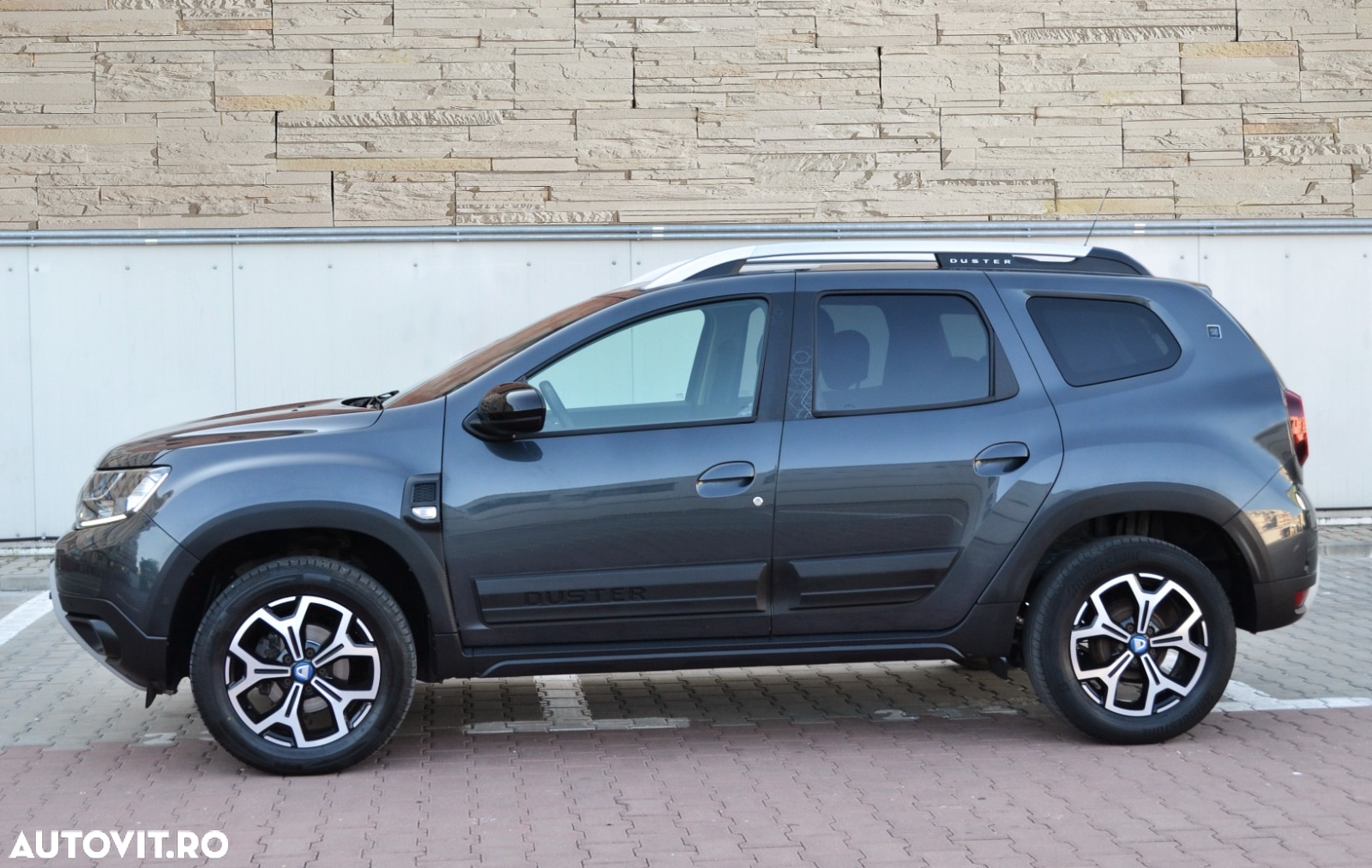 Dacia Duster TCe 100 2WD Celebration - 12
