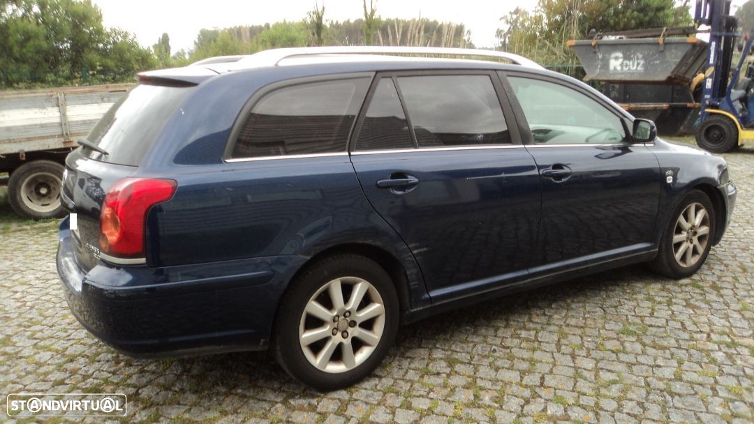 Toyota Avensis Wagon 2.0 D-4D Sol 2003 - Para Peças - 8
